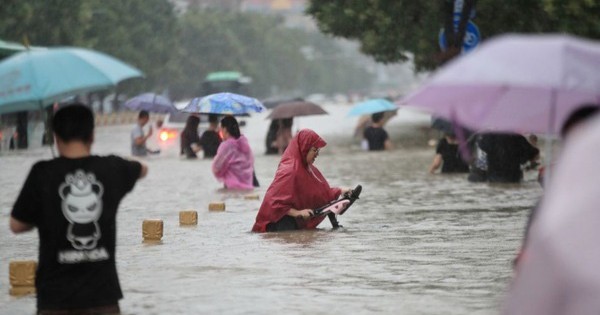 Tin mới nhất về thiệt hại người và của trong trận lũ lụt "nghìn năm có một" ở Trung Quốc - Vimarsana News
