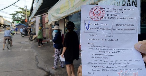 6 giờ sáng xếp hàng mua bó rau: Người Sài thành quen nếp mới - Vimarsana News