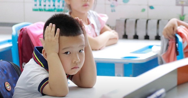 Cha mẹ Trung Quốc đau đầu lo ngại con trai thua kém các bạn gái