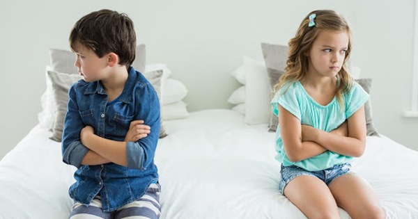 Những câu nói gây chia rẽ tình anh chị em của trẻ