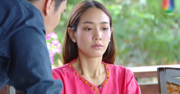 Vợ tự thay bóng điện ngã tím chân, chồng còn mắng ‘dựa dẫm quen rồi’, cô không đáp lại nhưng lại có hành động bất ngờ