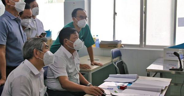 Thứ trưởng Bộ Y tế Đỗ Xuân Tuyên: Trung tâm Hồi sức tích cực tỉnh Tiền Giang phải sẵn sàng ứng phó với mọi tình huống dịch bệnh