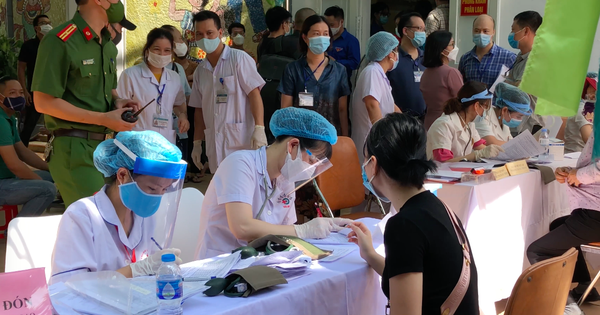 Tiêm vaccine và xét nghiệm diện rộng là “hai mũi chủ công” chống dịch của Hà Nội ngay lúc này