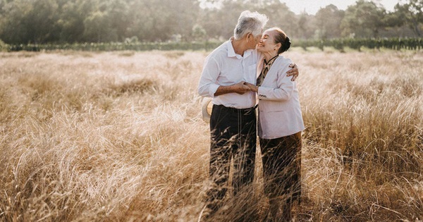 75 tuổi dẫn “vợ sắp cưới” về chào con cháu