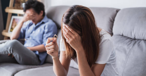 “Anh hết tiền, em hết tình”