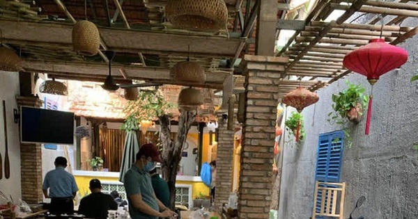 Vợ chồng Trường Giang – Nhã Phương chi hơn 300 triệu đồng, cùng bạn bè thực hiện bếp ăn 0 đồng phục vụ bà con chống dịch