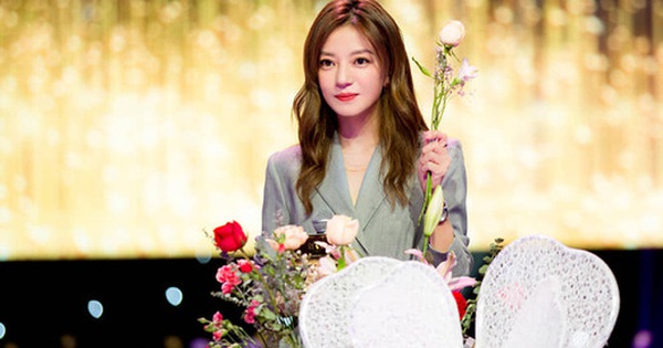 Triệu Vy giàu tới mức nào: Gia sản chục ngàn tỷ, điều hành 14 công ty, đầu tư trăm tỷ cho con và mánh khoé làm bao người tan cửa nát nhà