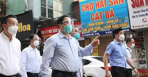 Thủ tướng Phạm Minh Chính đột xuất kiểm tra điểm nóng nhất về COVID-19 tại Hà Nội