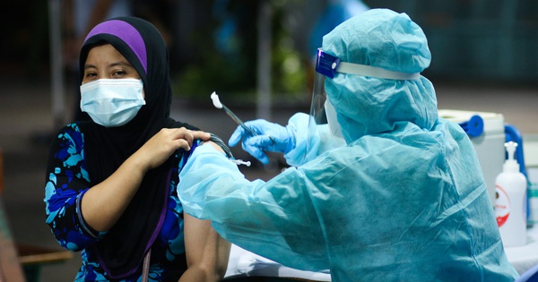 TP.HCM: Tiêm vaccine cho cộng đồng người Chăm