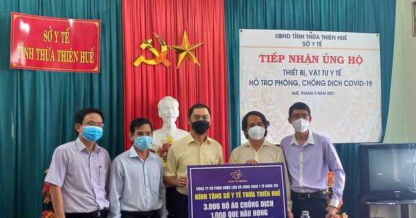 Thừa Thiên Huế: Tiếp nhận hàng nghìn bộ đồ bảo hộ hỗ trợ lực lượng tuyến đầu chống dịch