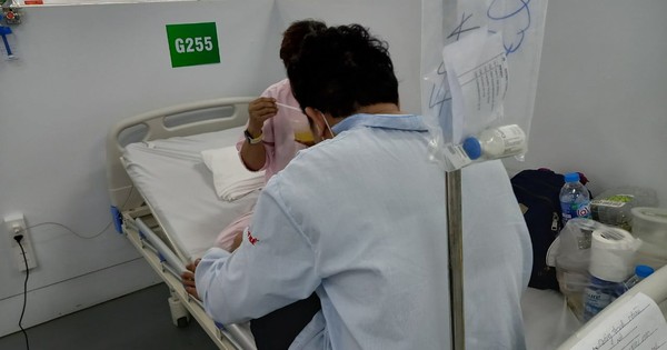 Niềm vui chiến thắng của những gia đình cả nhà là F0 ở trung tâm hồi sức tích cực