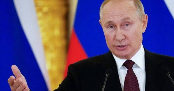 Tổng thống Putin tự cách ly vì tiếp xúc người mắc Covid-19