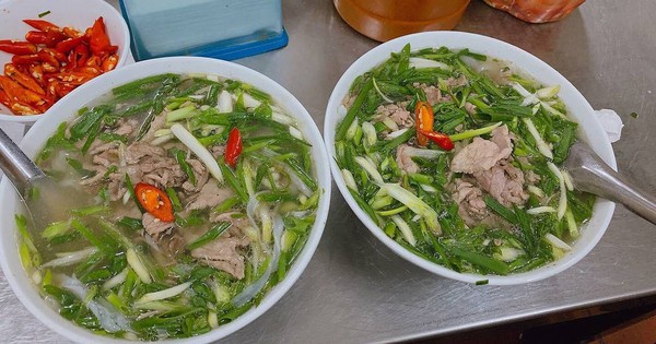 2 quán phở 'đắt cắt cổ' vẫn đông khách ở Hà Nội