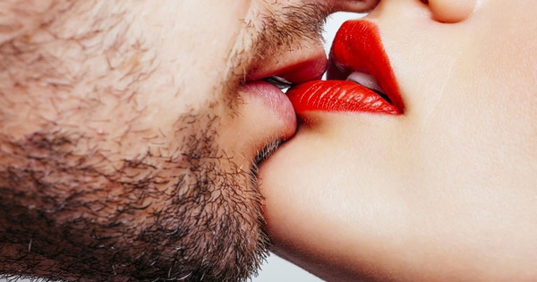 Vì sao vợ chồng nên hôn nhau mỗi ngày?