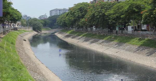 Công an điều tra vụ phát hiện thi thể đang phân hủy trên sông Tô Lịch