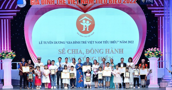 Vinh danh gia đình trẻ tiêu biểu năm 2022 lan tỏa giá trị tốt đẹp của gia đình Việt