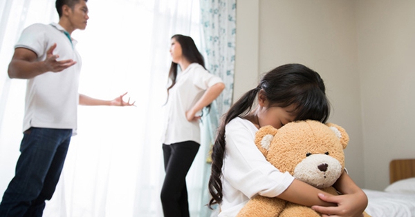 3 tác hại tâm lý nhiều cha mẹ không lường trước được khi để trẻ chứng kiến cuộc cãi vã của mình
