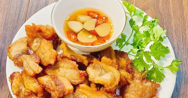 Cách làm món Tóp mỡ sốt cà chua, tóp mỡ xào dưa chua