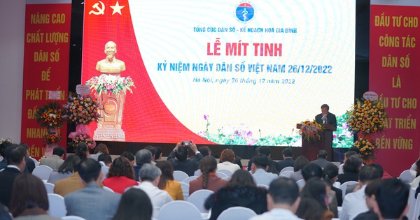 Dân số Việt Nam: Với tốc độ phát triển kinh tế tăng trưởng ổn định trong những năm vừa qua, dân số Việt Nam đang gia tăng một cách nhanh chóng. Điều này đồng nghĩa với việc đất nước ta đang có nhiều cơ hội phát triển, hứa hẹn mang đến nhiều tiềm năng đầu tư cho những ai định cư tại Việt Nam. Đến và tìm hiểu những cơ hội phát triển kinh tế tại đất nước đông dân này.