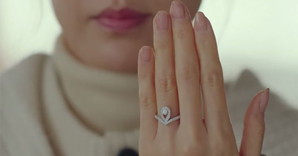 Chồng tặng nhẫn kim cương giả cho tôi nhưng hóa đơn là thật, tôi quyết tìm ra chủ nhân chiếc nhẫn thật kia là ai?