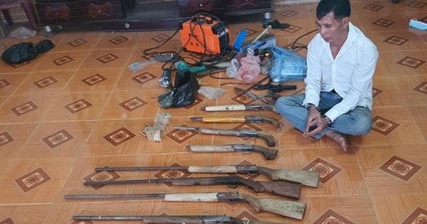 Người đàn ông làm nghề hàn xì ở Hải Dương có “sở thích lạ” khi chế tạo hàng loạt khẩu súng