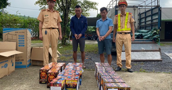 'Bí mật' bên trong xe ô tô chạy về từ cửa khẩu ở Quảng Trị