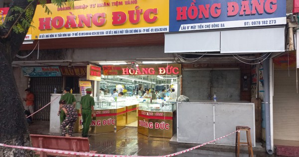 Nhân chứng kể lại giây phút đối tượng nổ súng cướp tiệm vàng ở TP Huế