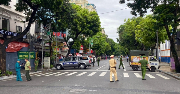 Khởi tố bị can kẻ đâm chết bạn gái trên phố Hàng Bài, Hà Nội