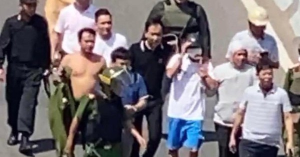 Nguyên cán bộ trại giam mang súng AK đi cướp tiệm vàng ở Huế bị khởi tố 2 tội danh