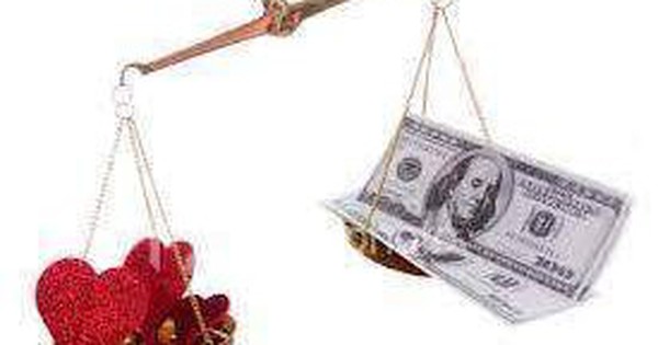 Áp lực tiền bạc trong hôn nhân và những hóa giải chuyên gia mách bạn