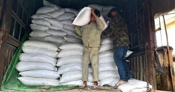 Trưởng thôn “ăn chặn” gần 5 tấn gạo của dân để nấu rượu