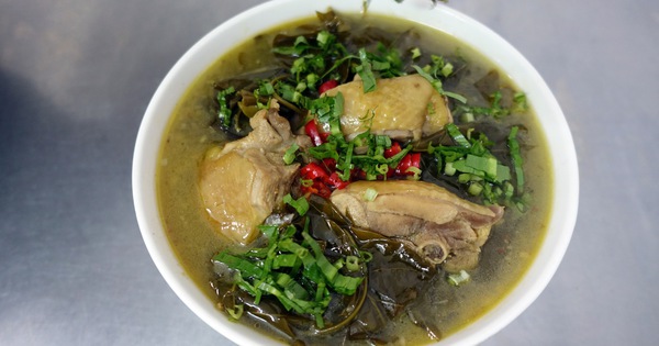 Nhớ nồi canh chua lá giang của ngoại