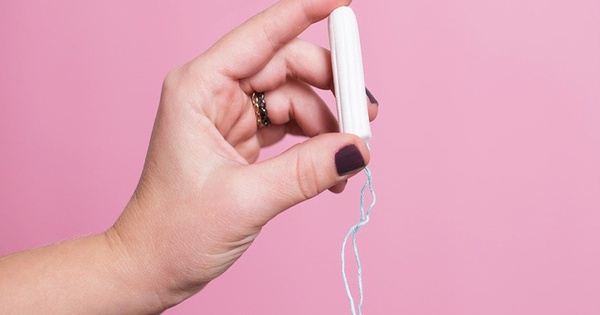 Có nên làm 'chuyện ấy' khi đang sử dụng tampon?