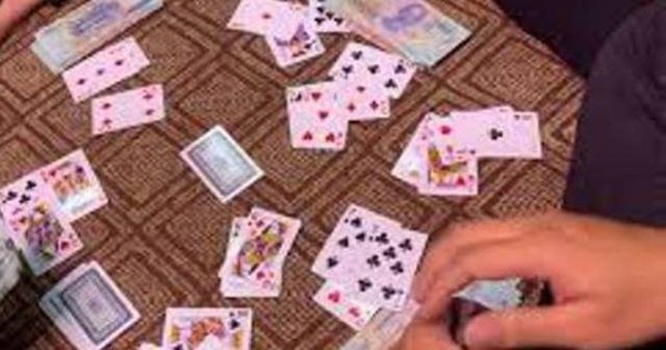 Hà Trung (Thanh Hóa): Bắt quả tang 4 cán bộ Chi cục Dự trữ nhà nước đánh bạc
