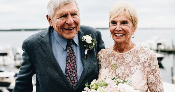 Chồng 93 tuổi cưới vợ 88 tuổi vì yêu từ cái nhìn đầu tiên