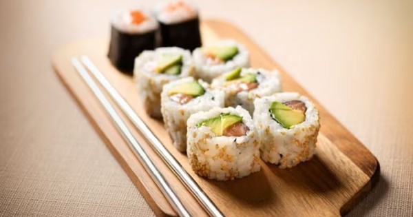 Làm thế nào để tránh thức ăn chiên khi ăn sushi giảm cân?