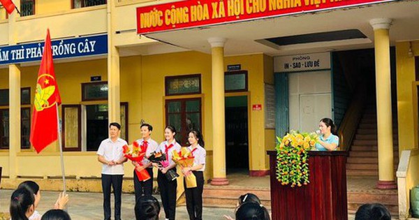 Tuyên dương 5 học sinh trả lại đồ cho người đánh rơi