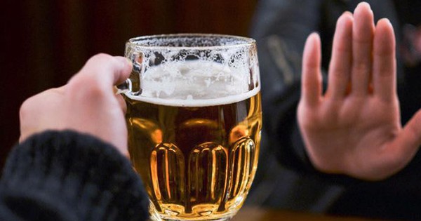 Những đồ uống người bệnh thiếu máu não cần tránh