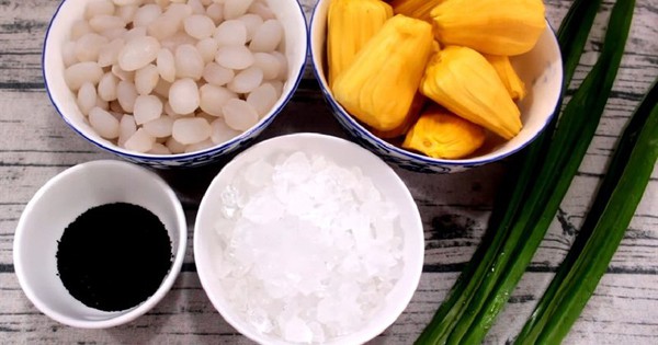 Cách nấu chè hạt đác với dứa, mít, dâu tây giòn ngon thanh mát