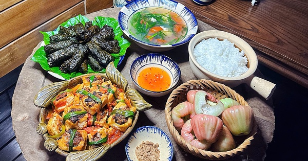 Cứ đến giờ cơm là lại bí:  11 mâm cơm gia đình đơn giản cứu cánh cả tuần