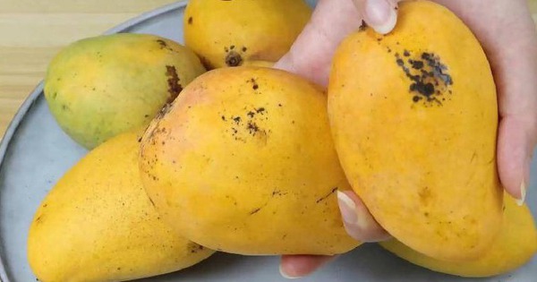 Mua xoài cứ dùng 5 mẹo này: Bách phát bách trúng, quả nào cũng ngọt như mía lùi