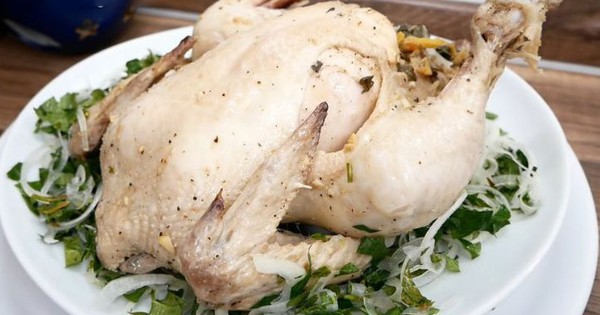 Hãy đổi vị cho gia đình bằng món gà hấp rau răm thơm nồng, mới lạ