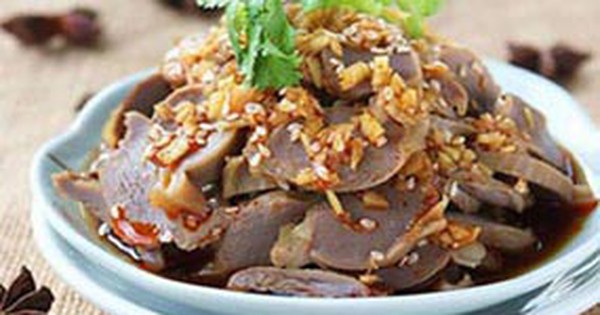 Cần bao nhiêu nước để luộc mề gà?
