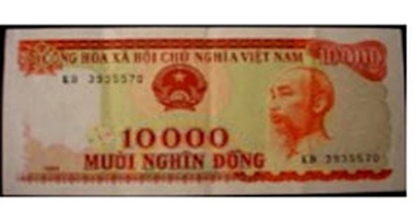 Tiền giấy 10.000 đồng được bán gấp 2,5 lần mệnh giá