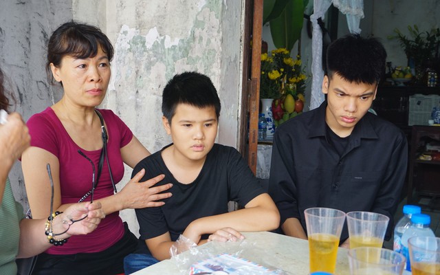 Con trai của nữ công nhân môi trường bị xe “điên” tông thiệt mạng được tuyển thẳng vào THPT