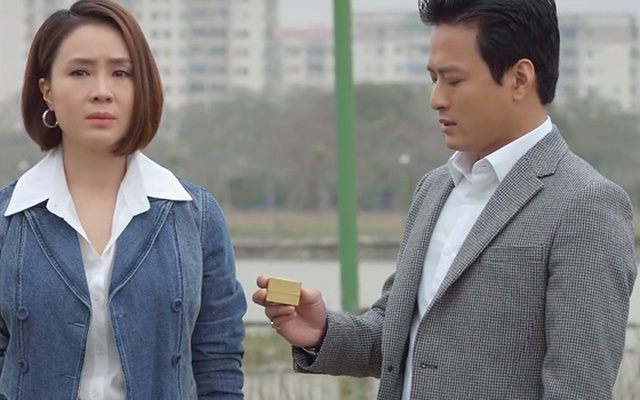 'Hướng dương ngược nắng': Minh không phản kháng nụ hôn của Hoàng