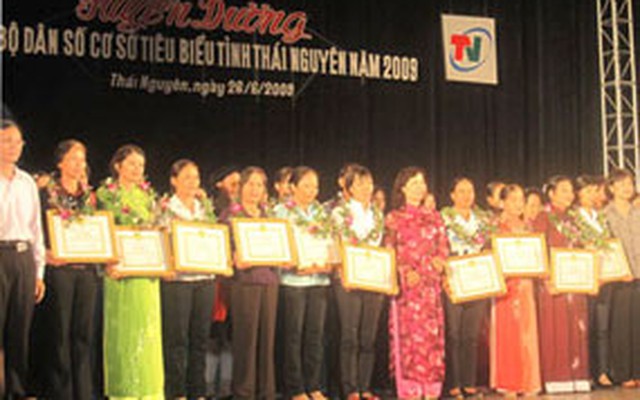 Thái Nguyên tuyên dương cán bộ dân số tiêu biểu năm 2009: Những "mắt xích" quan trọng 