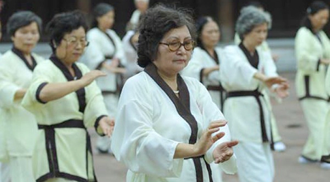 Cách ứng dụng bài tập dưỡng sinh kinh điển giúp người cao tuổi đẩy lùi bệnh tật