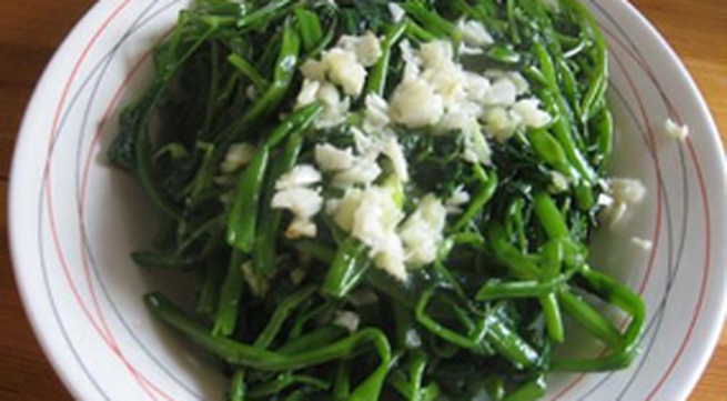 Cách xào rau muống ngon như nhà hàng