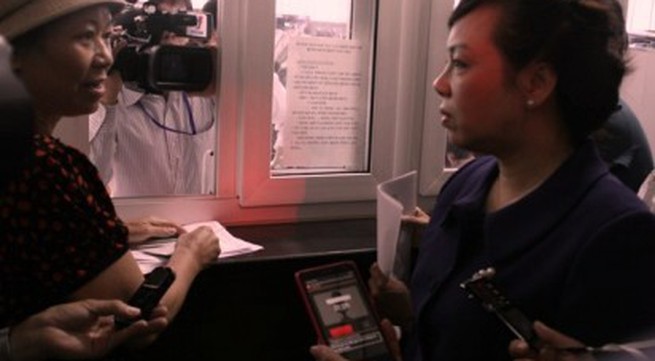 Bộ trưởng Bộ Y tế kiểm tra công tác giảm tải tại 2 bệnh viện 